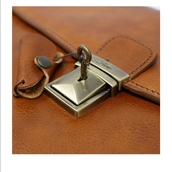 Floto | Milano Leather Briefcase in Tuscan Red - Picture 7 of 8